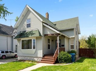 221 Prairie St, Aurora, IL 60506