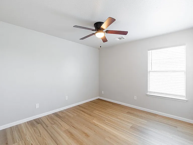 1733 Thompson Trl — Photo 19