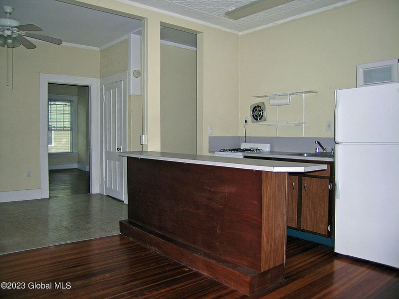 4th image of 109 Park Place