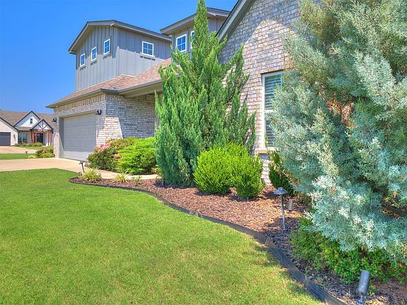 2nd image of 33 Dylan Dr