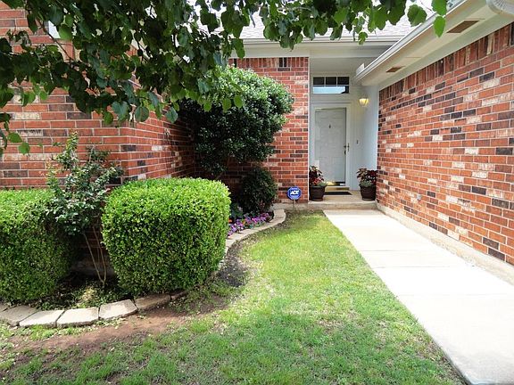5th image of 16217 Seminole Dr
