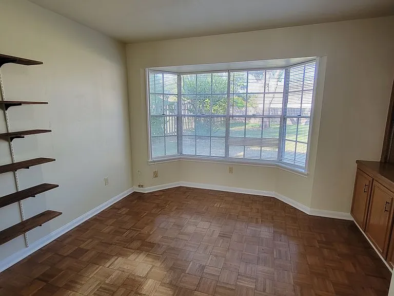 3803 Oak Ridge Dr — Photo 9