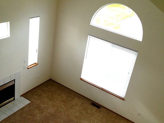 Living Rm Vaulted Ceiling