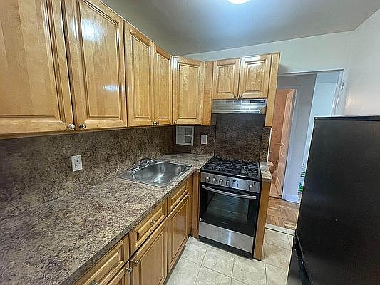4th image of 8715 165th St APT 4H