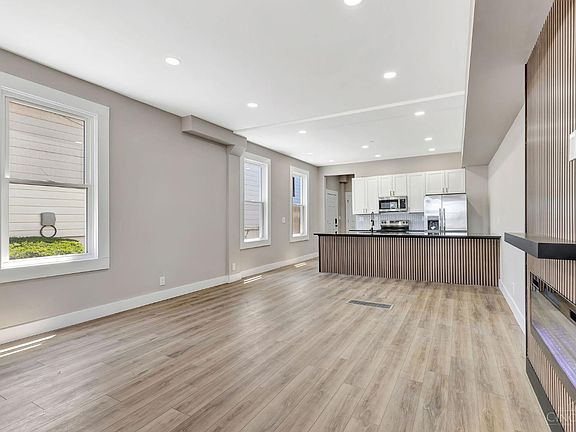 5th image of 311 E Ross Ave