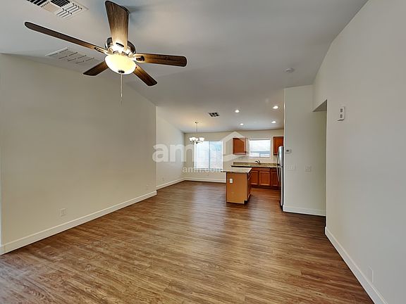 3rd image of 447 E Leslie Ave