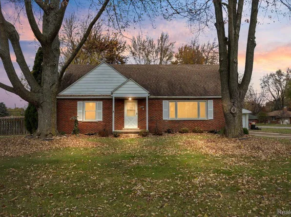 22943 Phelps St, Clinton Township, MI 48036