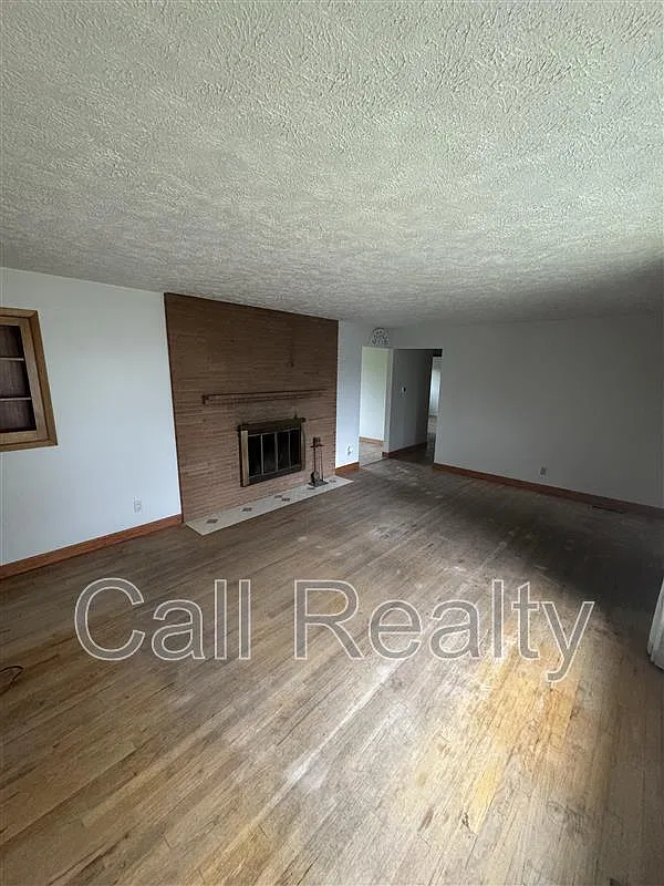 4 bed, 1.5 bath, 2316 sqft, $2,295 — Photo 2