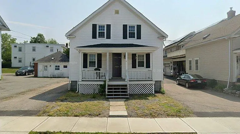 47 Vernon St E #1 — Photo 1