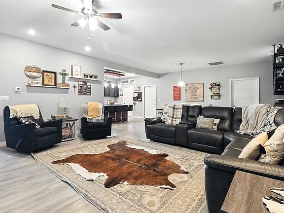 5th image of 1007 Wade St