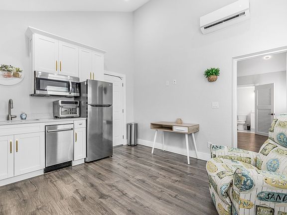 5th image of 105 17th Ave S #1630-B