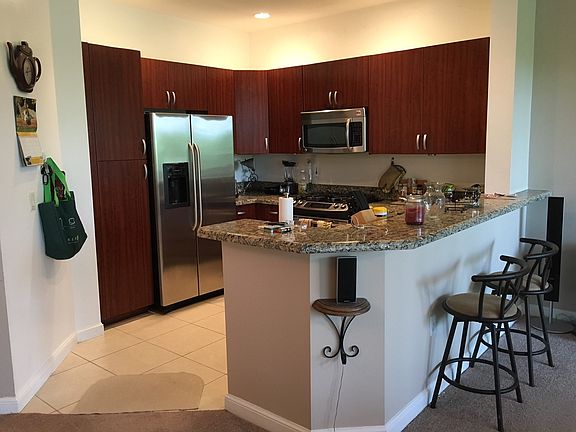 Kitchen w/ gas stove