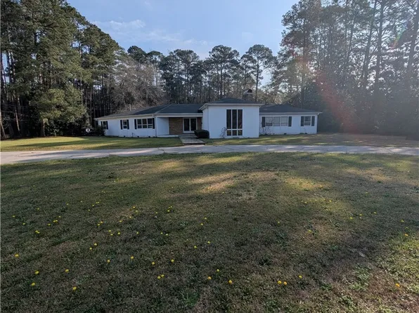 1503 Lakeview Rd, Fairmont, NC 28340