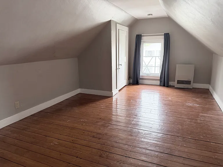 Additional view of bedroom