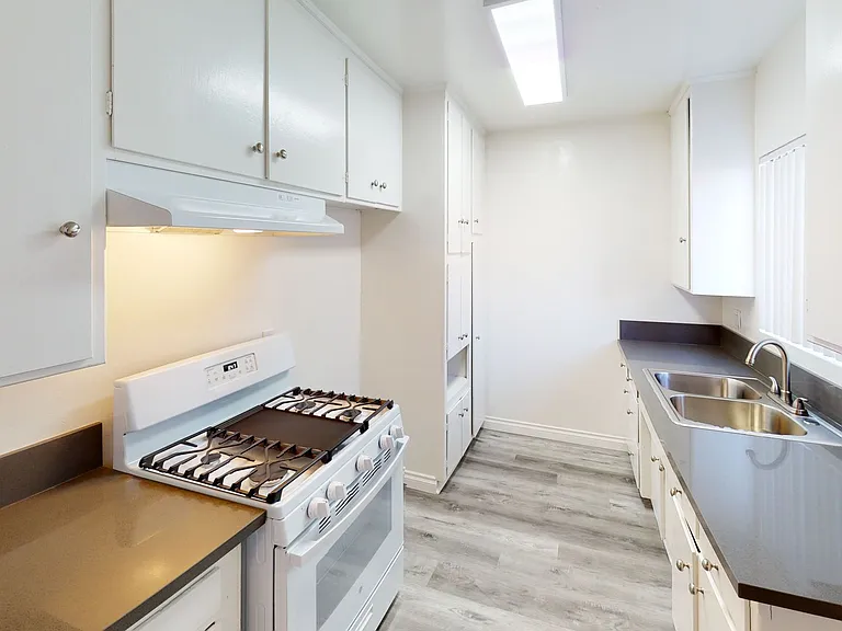 FUL - Fulton Ave Apartments — Photo 5