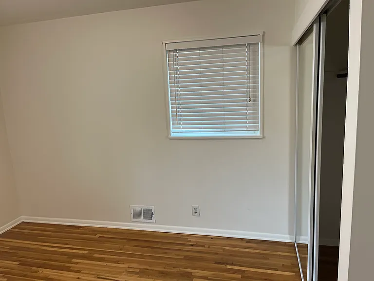 3605 Martin Dr — Photo 31