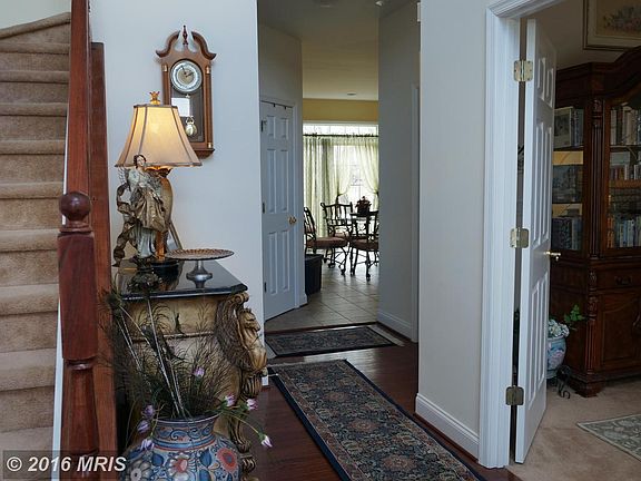 Hall to Kitchen, Breakfast Rm, Family Rm