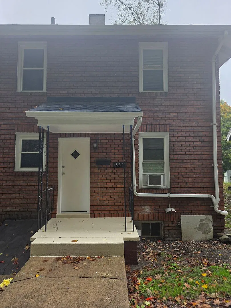 Freshly renovated townhome with modern updates and plenty of charm! — Photo 1
