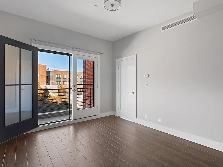 326 Bond St #4R — Photo 10