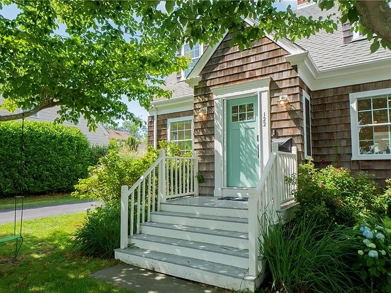 122 Ruggles Ave — Photo 1