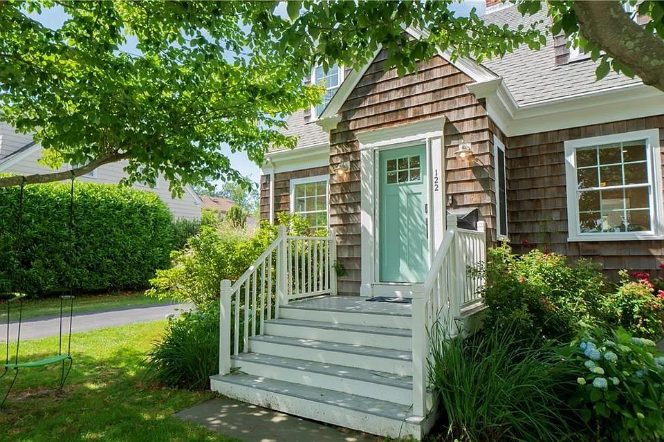122 Ruggles Ave