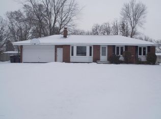 2032 Pinewood St, Jenison, MI 49428