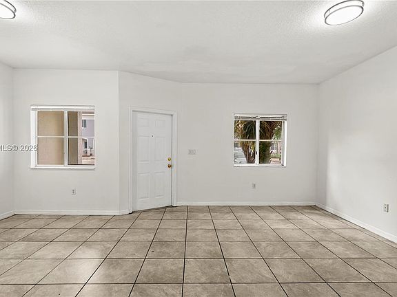 4th image of 1685 SE 30th St