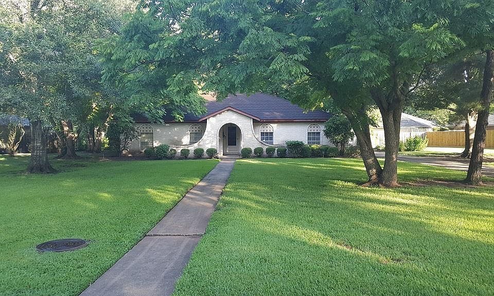 1st image of 214 Lombardy Dr