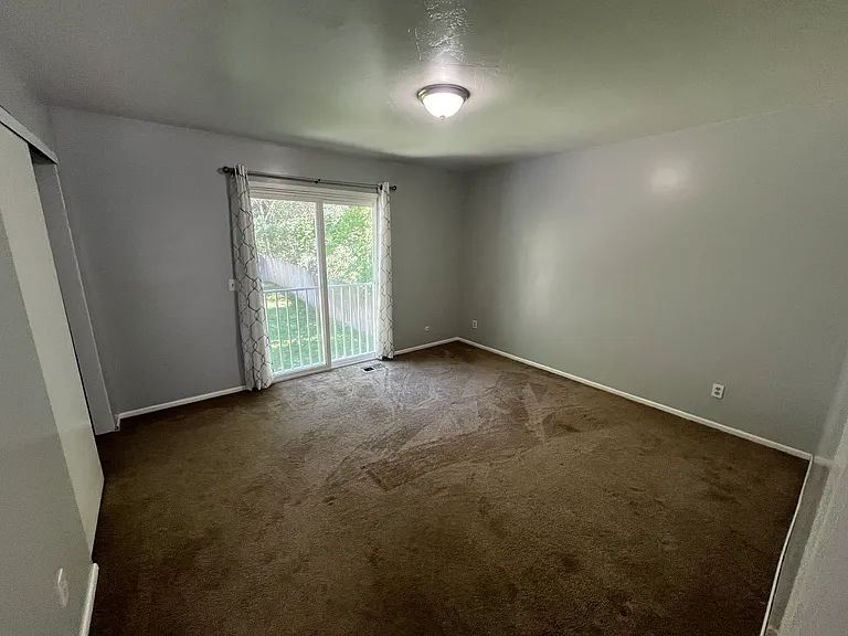 7443 S Creek Rd — Photo 9
