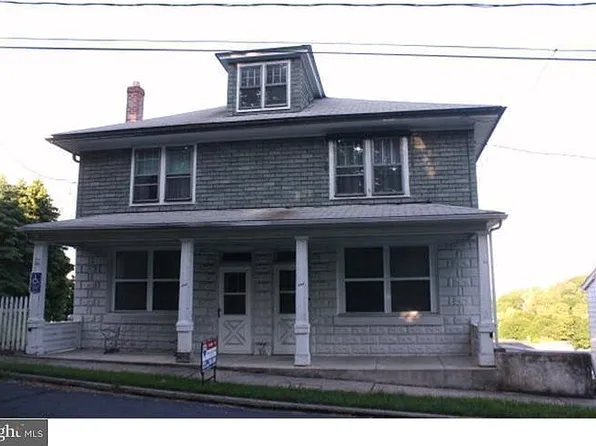 145 Chestnut St, Saint Clair, PA 17970