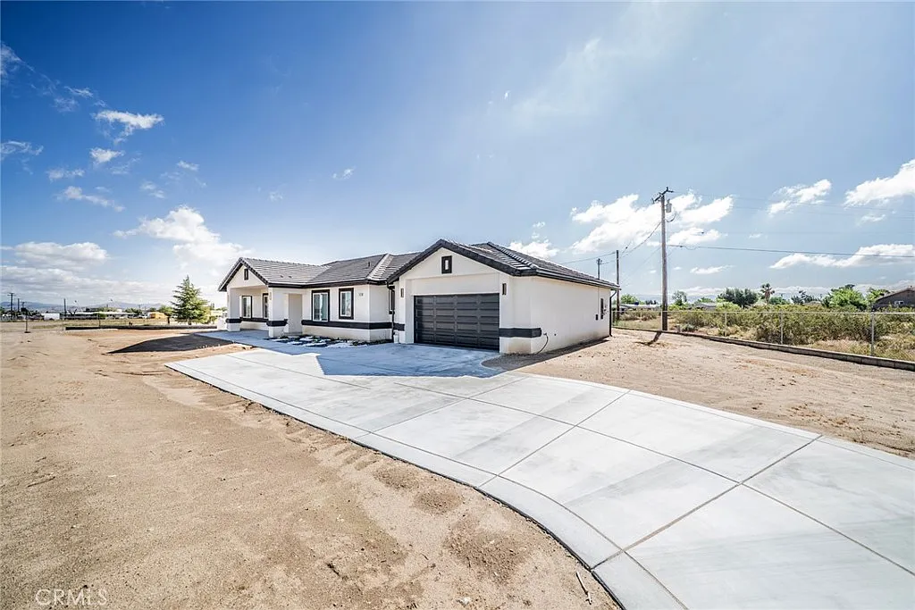 Building Photo - 11515 Mariposa Rd