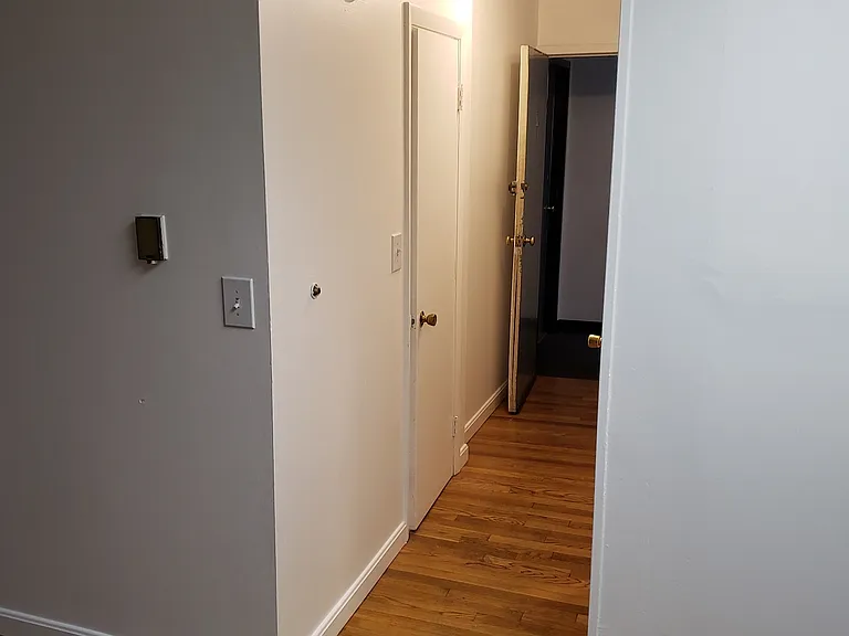 199 Strathmore Rd #4 — Photo 8