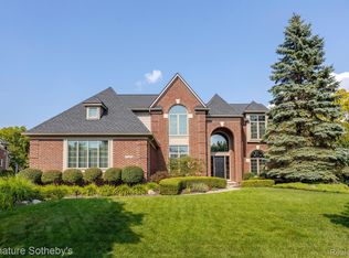 23692 Broadmoor Park Ln, Novi, MI 48374