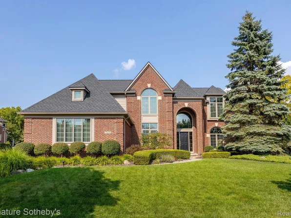 23692 Broadmoor Park Ln, Novi, MI 48374