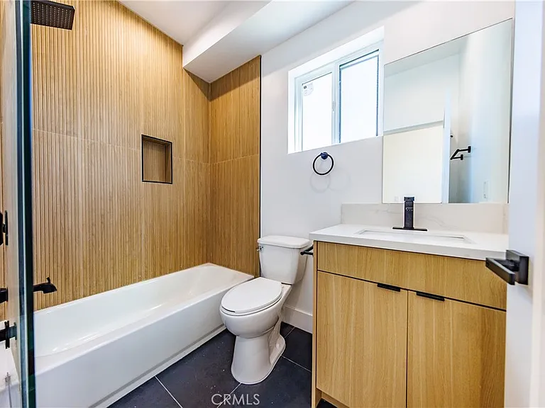 1332 S Longwood Ave #1 — Photo 23