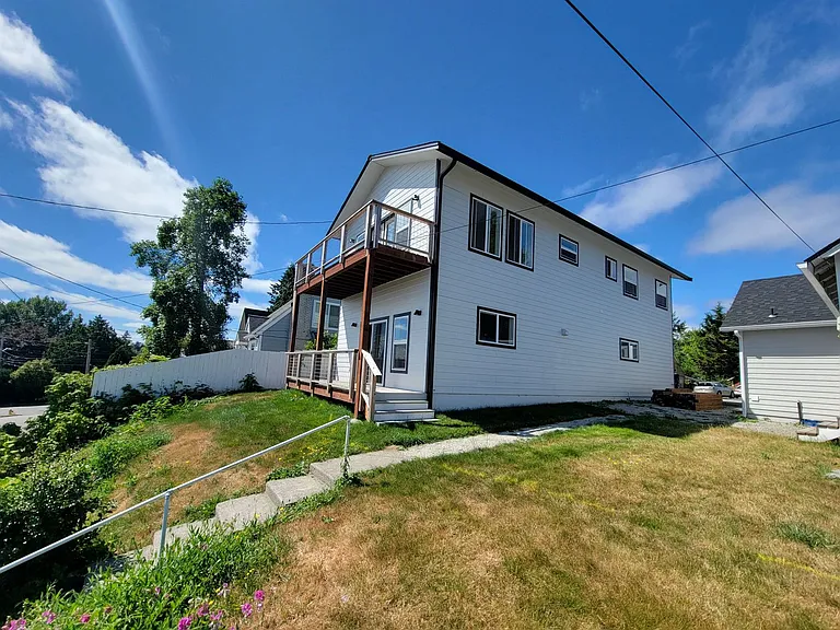 1117 Marguerite Ave — Photo 3