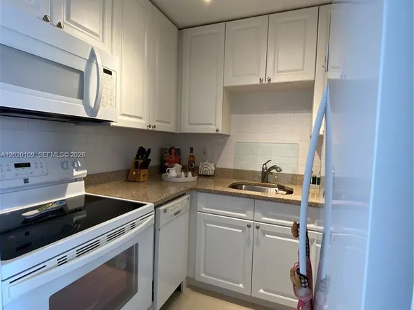 5050 NW 7th St APT 312, Miami, FL 33126