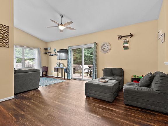 3rd image of 7835 Harvest Ln
