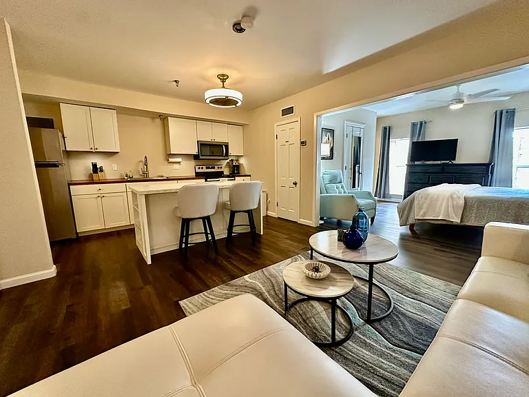 214 Chartres St #4 — Photo 4