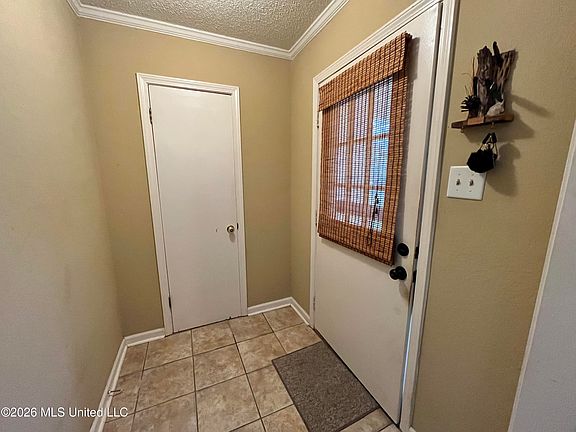 4th image of 719 White Ash Dr