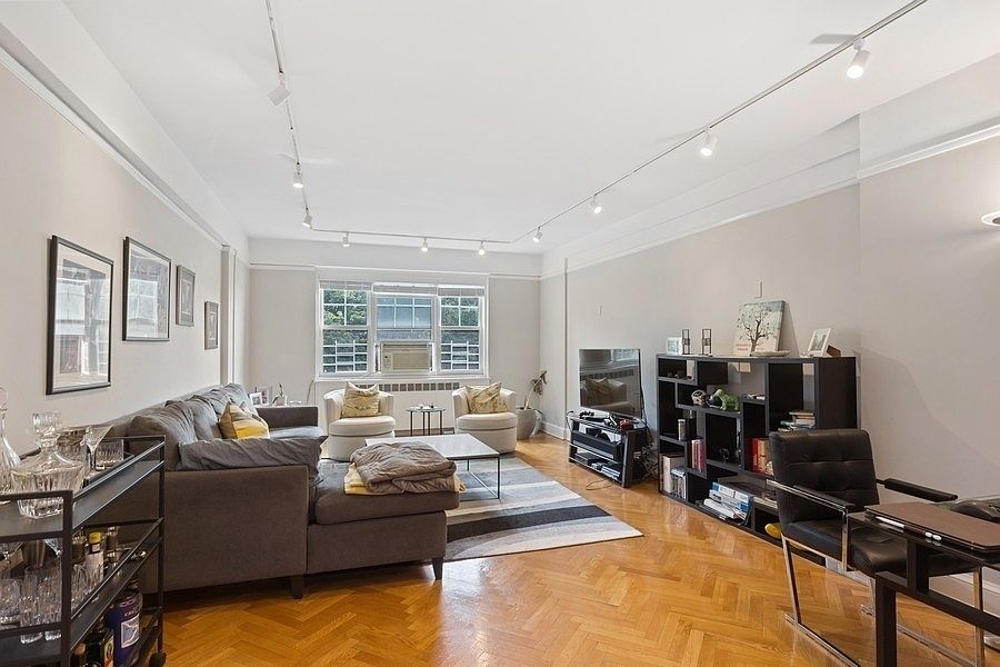 1st image of 120 Cabrini Blvd APT 21