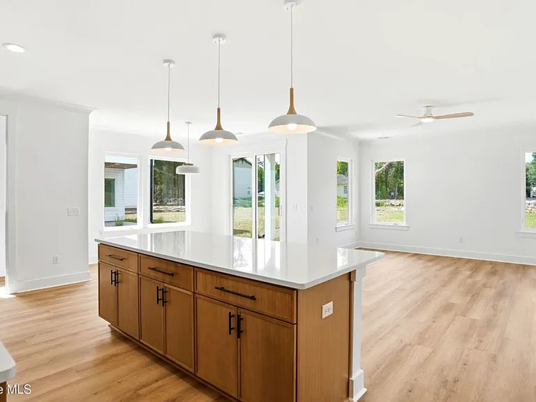5015 Peachtree Ave — Photo 4