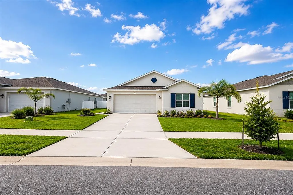 4 bed, 2.0 bath, 1844 sqft, $2,000 — Photo 1