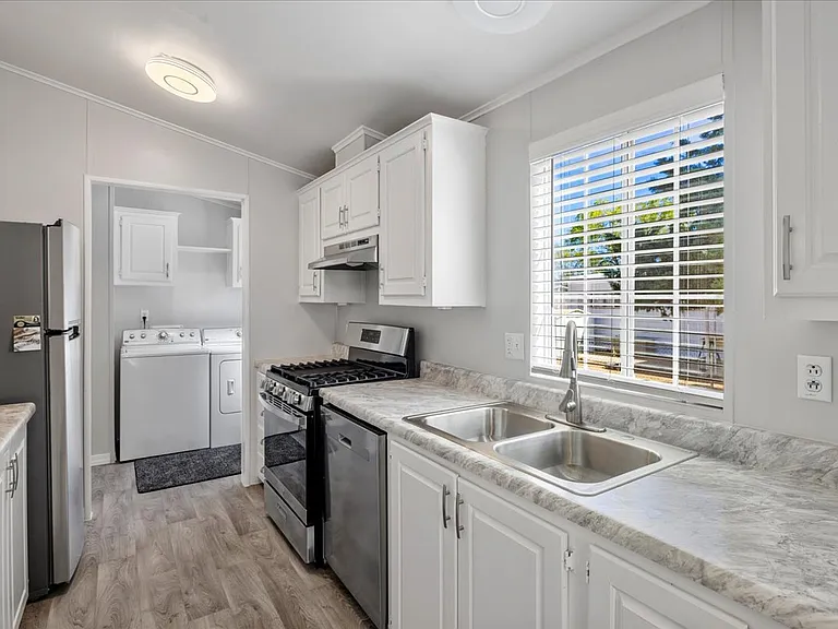 2885 N Panorama Dr — Photo 6