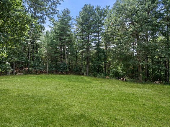 3rd image of 3 Goulding St E