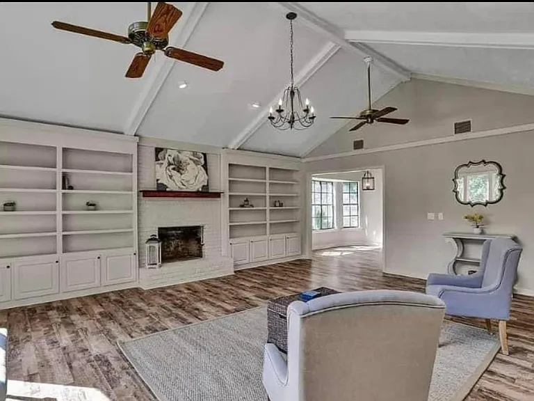 1108 Martin Dr — Photo 4