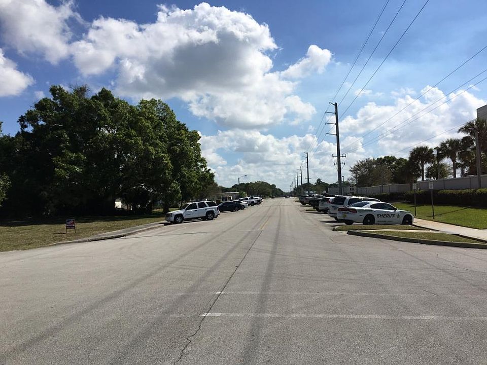 2nd image of 400 NW 4th St