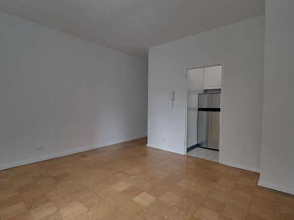 3rd image of 4 Park Ave APT 9B