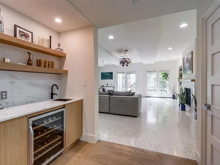 2829 Dyer St — Photo 5