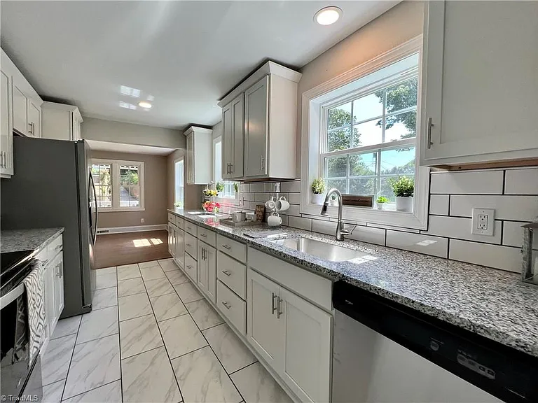 1919 Maryland Ave — Photo 19